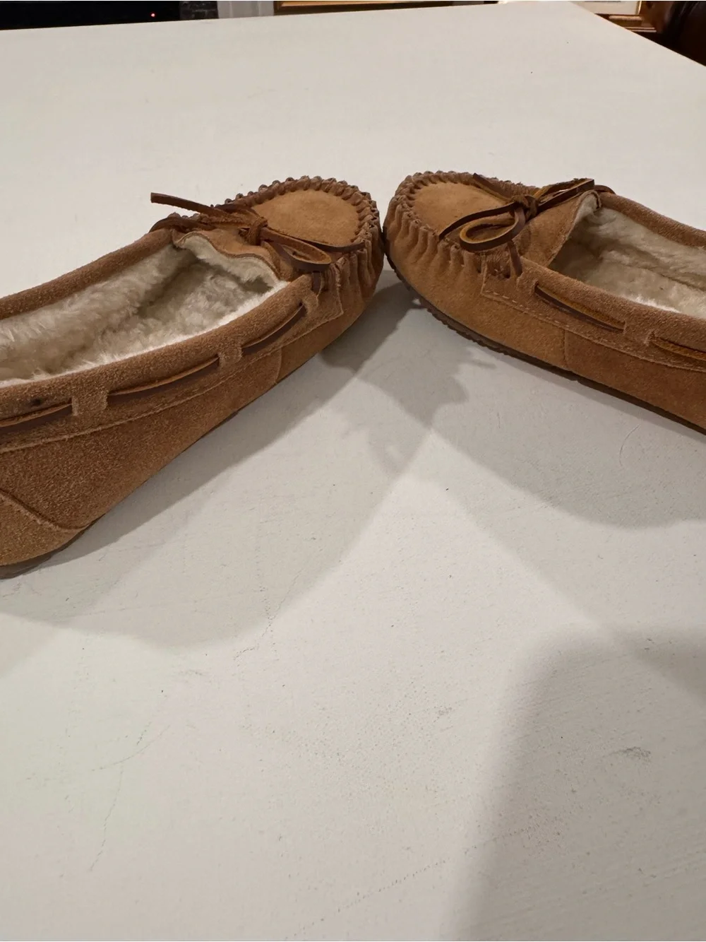 Minnetonka Cally Suede Moccasin Slippers Faux Fur Lined Tan Cinnamon